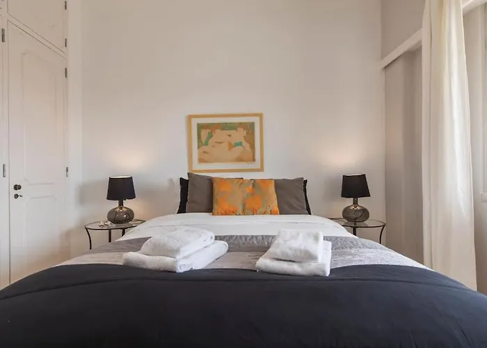 - Castle View Balcony Appartement *